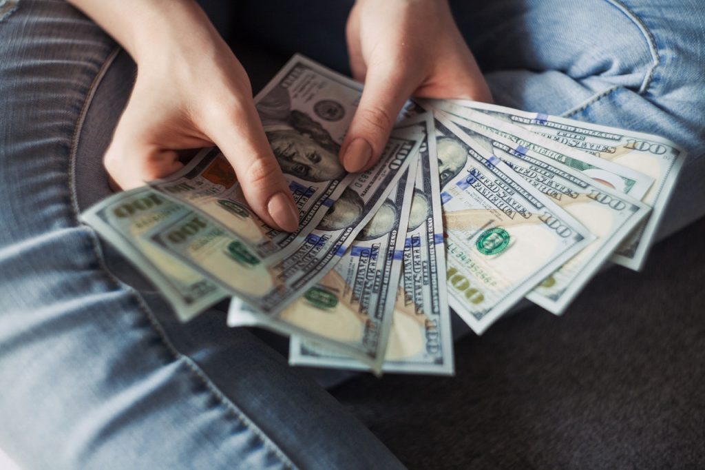 Transforming Cash Flow Management: The Impact of Real-Time Data Analytics on Small Business Growth