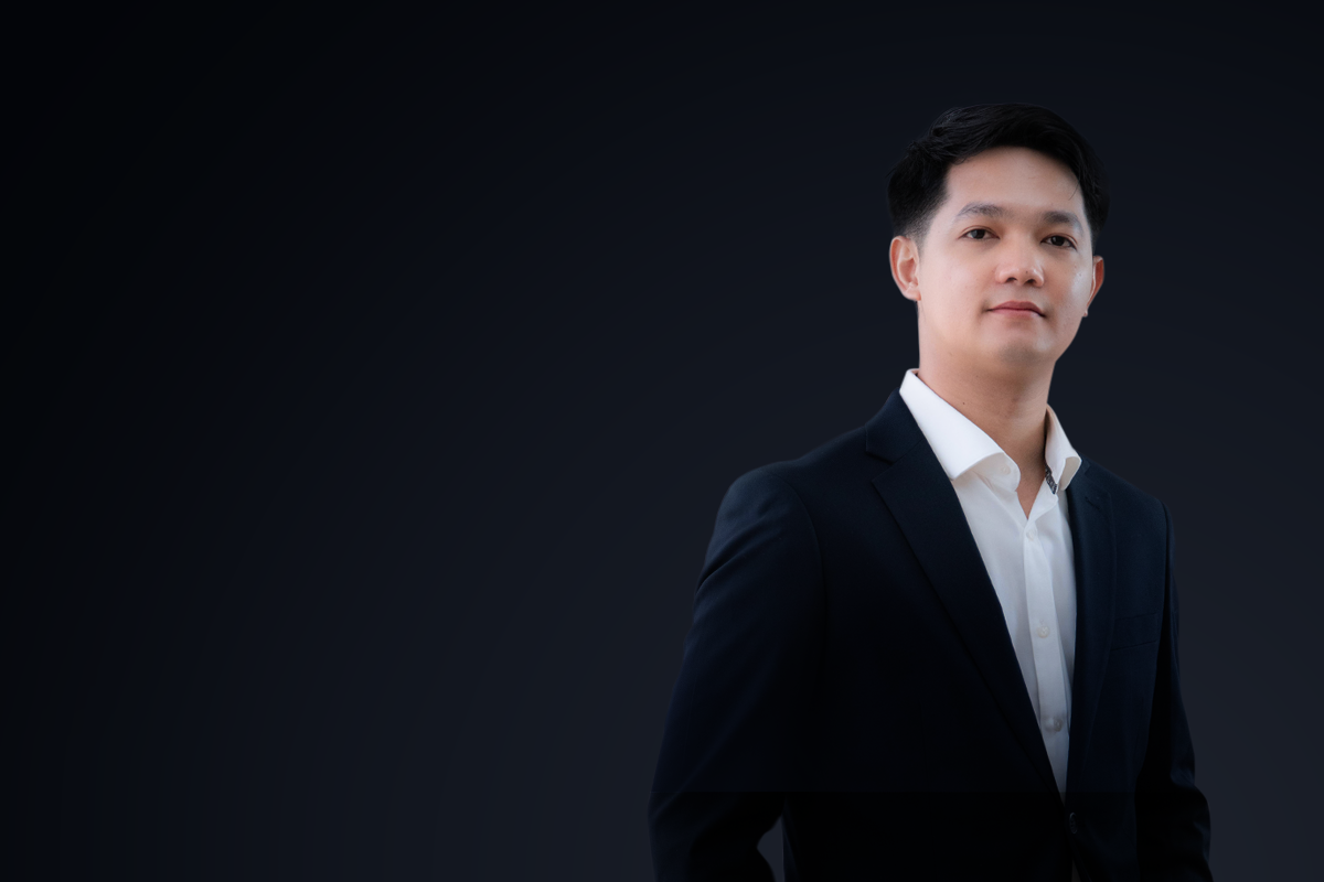 How Takin Jitjanuruk Leads a Team That Spans the Globe